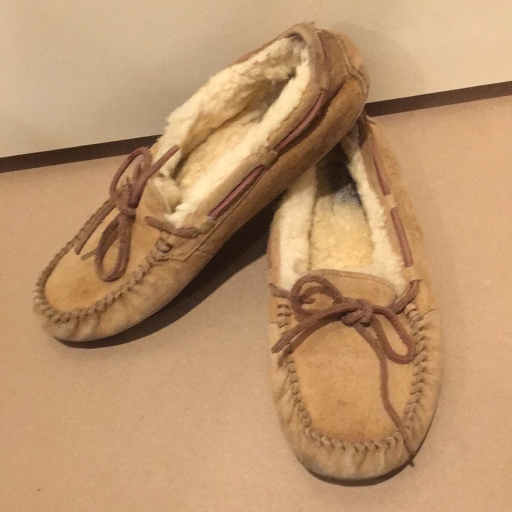 UGG 5612 slip on suede Chestnut moccasin style slippers shoe women’s Size 7